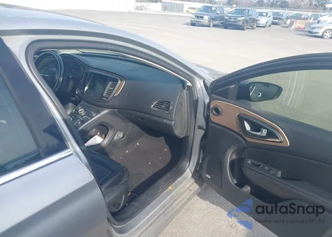 2015 Chrysler 200 C z USA, uszkodzony, nr VIN 1C3CCCCB2FN698355